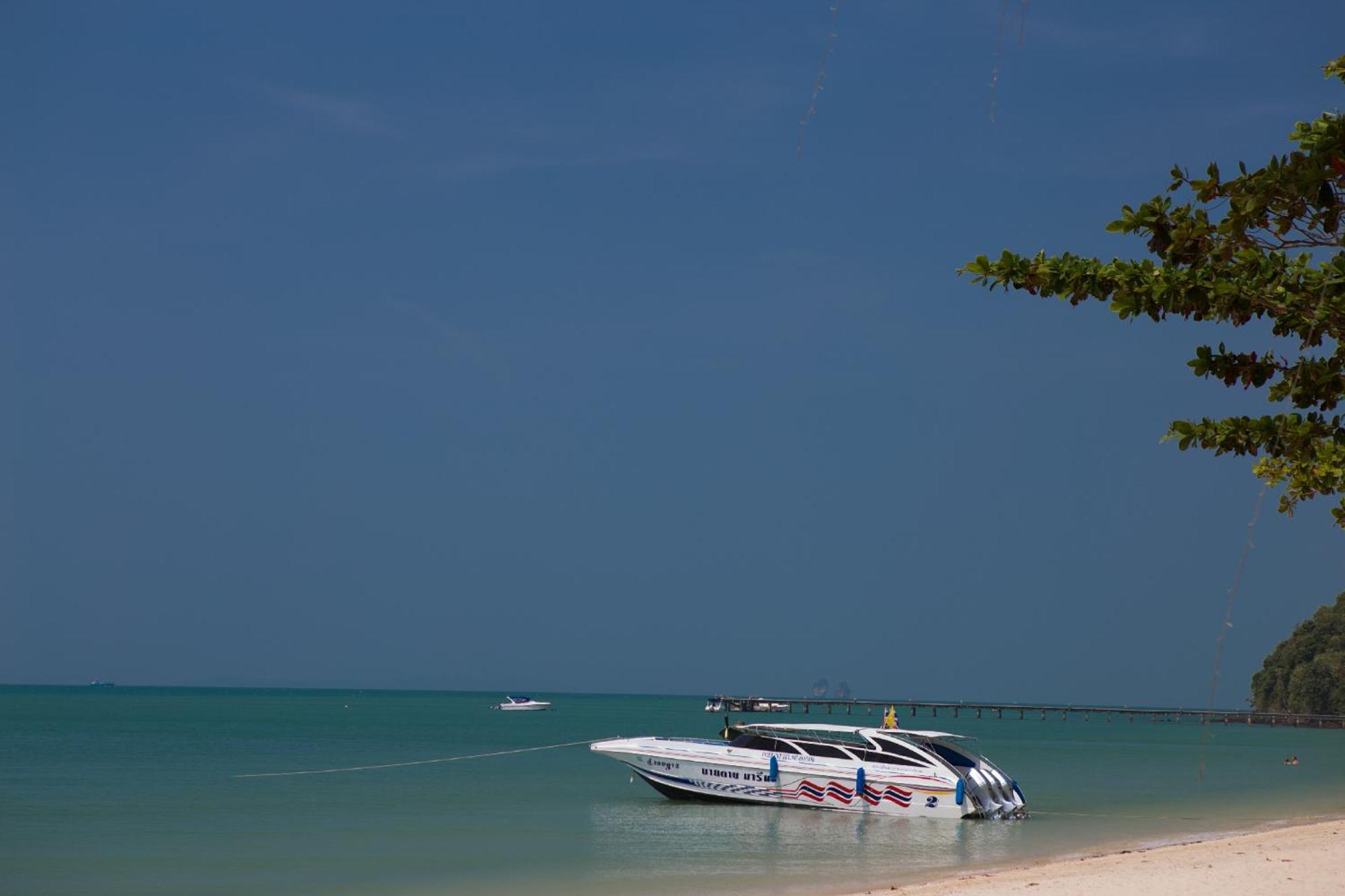 Blue Bay Resort - Access To Pool And Beach-Phuket & Krabi Ko Yao Εξωτερικό φωτογραφία Hua Hin beach
