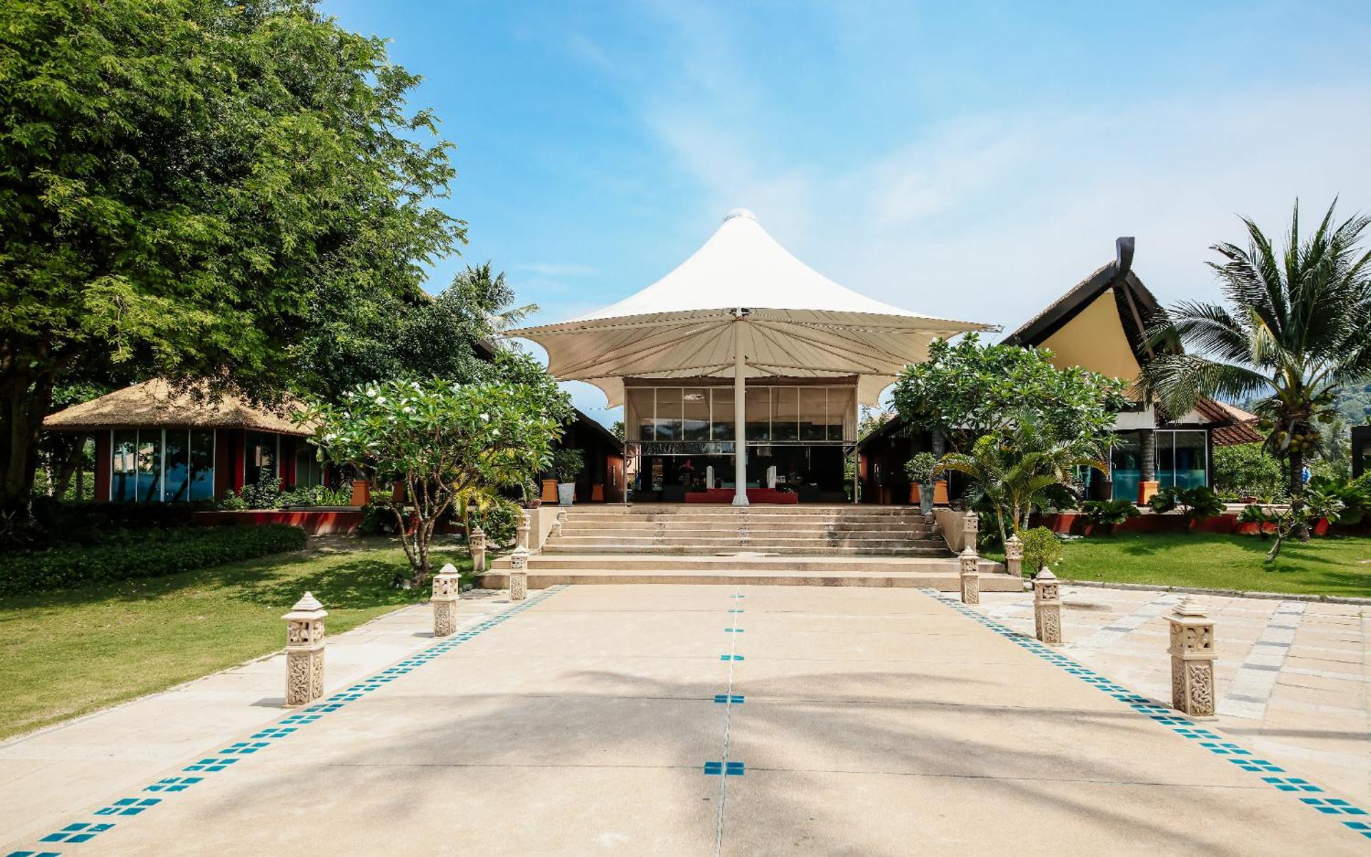 Blue Bay Resort - Access To Pool And Beach-Phuket & Krabi Ko Yao Εξωτερικό φωτογραφία The resort's lobby