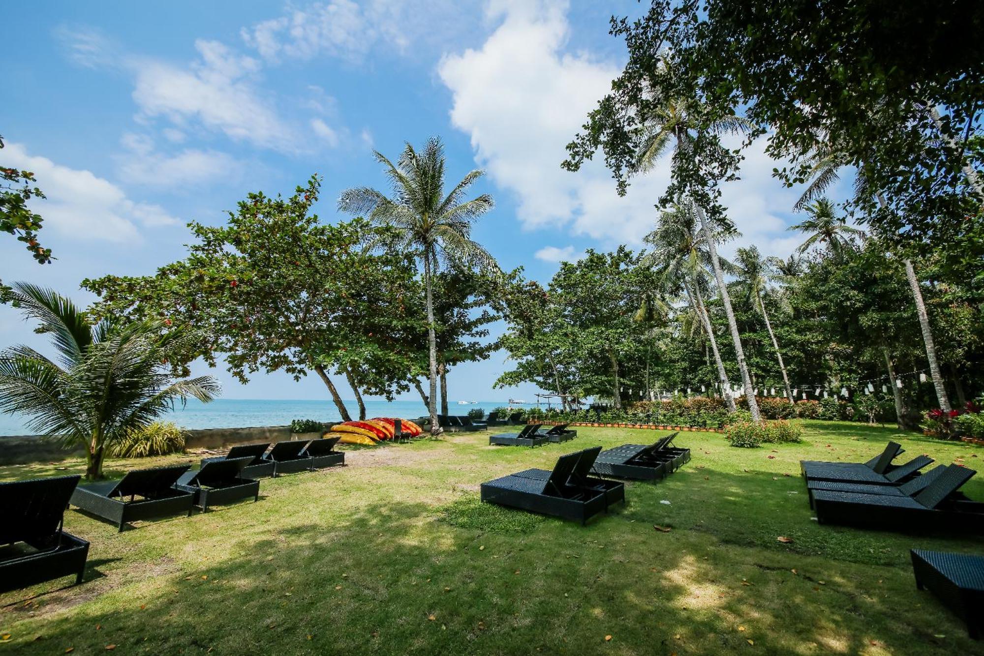 Blue Bay Resort - Access To Pool And Beach-Phuket & Krabi Ko Yao Εξωτερικό φωτογραφία The beach at the resort