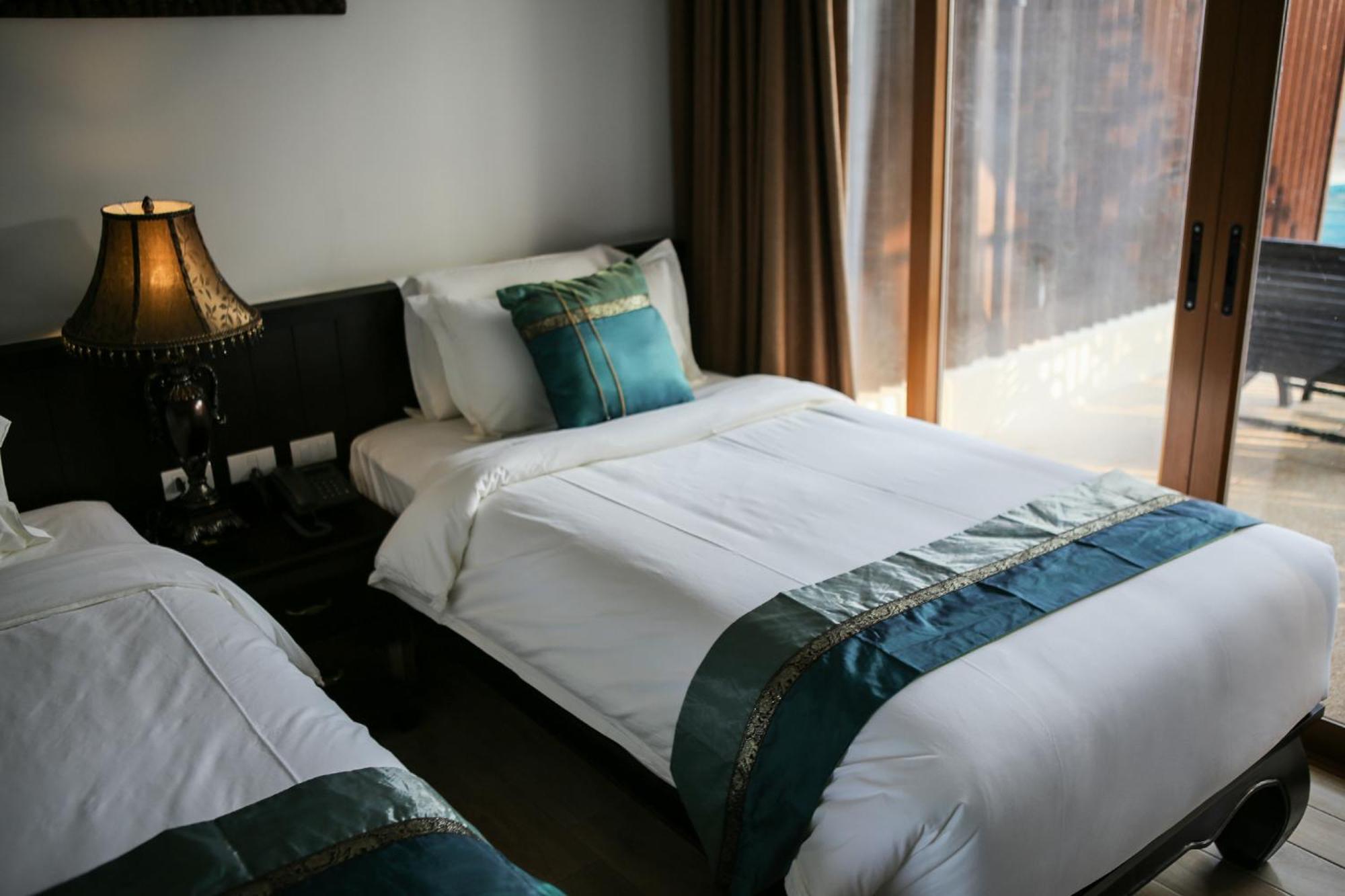 Blue Bay Resort - Access To Pool And Beach-Phuket & Krabi Ko Yao Εξωτερικό φωτογραφία A bed runner